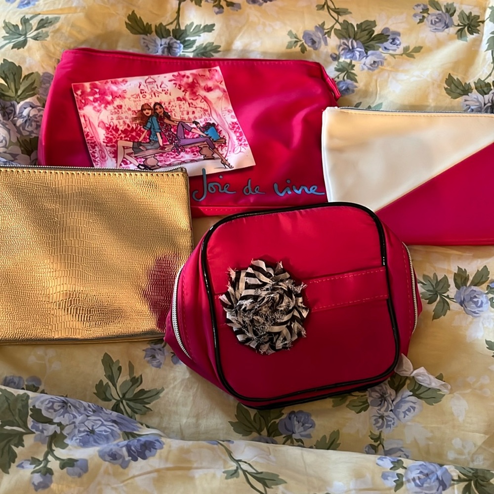 Such a fun set of bags.